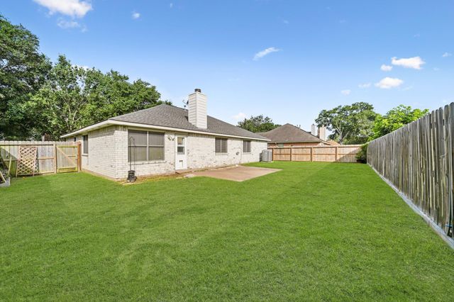 1242 Hunter Wood Drive, League City, TX 77573