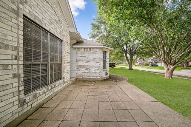 1242 Hunter Wood Drive, League City, TX 77573