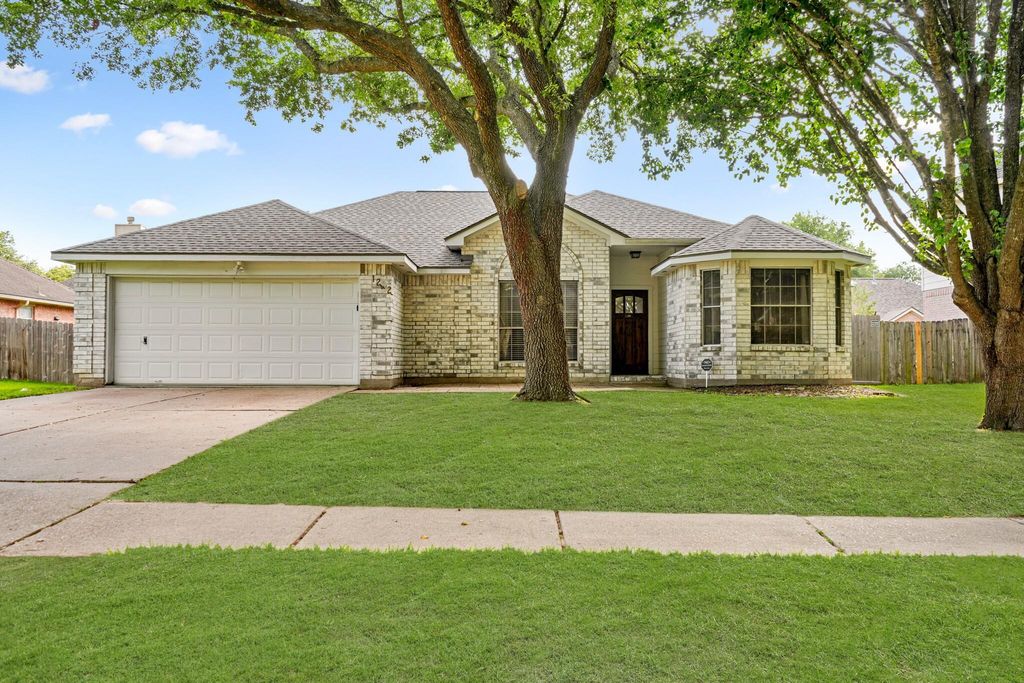 1242 Hunter Wood Drive, League City, TX 77573