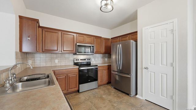 2442 FAYETTE DR, New Braunfels, TX 78130