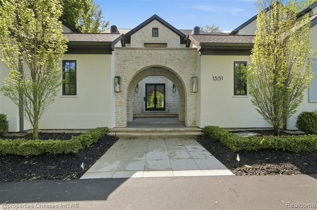 1551 Lakeside Drive, Birmingham, MI 48009