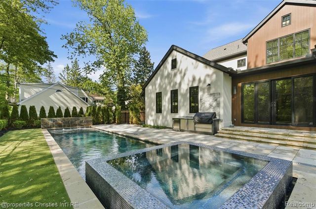 1551 Lakeside Drive, Birmingham, MI 48009