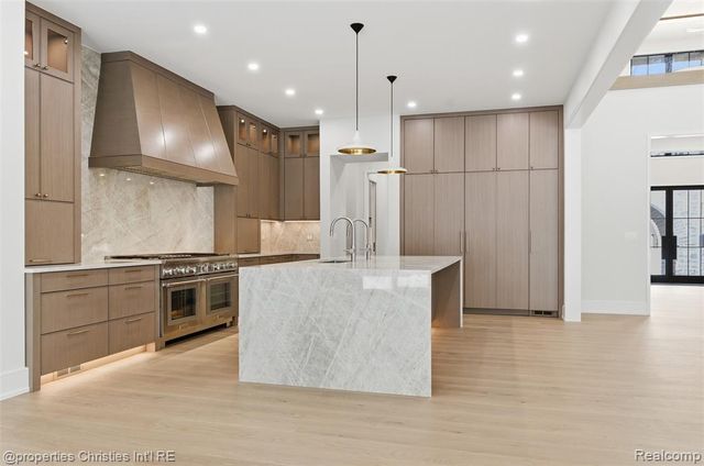 1551 Lakeside Drive, Birmingham, MI 48009