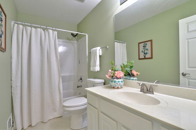 1056 Dana Court, Antioch, IL 60002