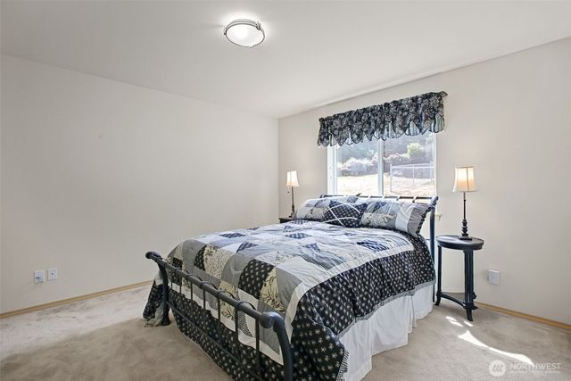 7977 E Clam Bay Court, Port Orchard, WA 98366