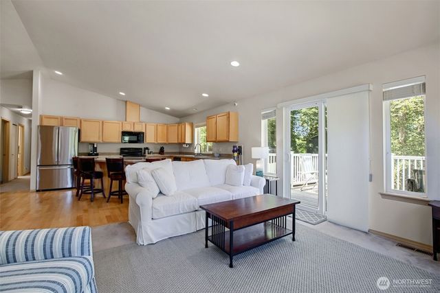 7977 E Clam Bay Court, Port Orchard, WA 98366