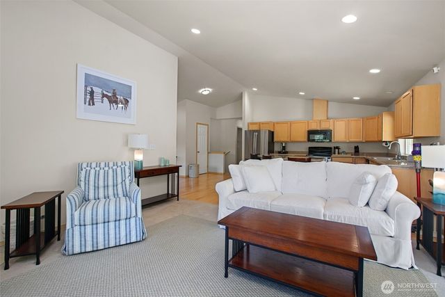 7977 E Clam Bay Court, Port Orchard, WA 98366