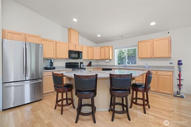 7977 E Clam Bay Court, Port Orchard, WA 98366