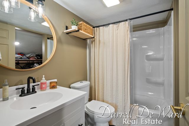 128 E Grand Street, Hastings, MI 49058