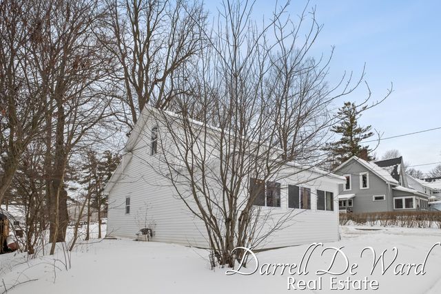128 E Grand Street, Hastings, MI 49058