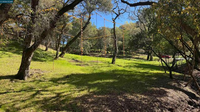 822 Acalanes Rd, Lafayette, CA 94549