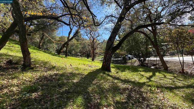 822 Acalanes Rd, Lafayette, CA 94549