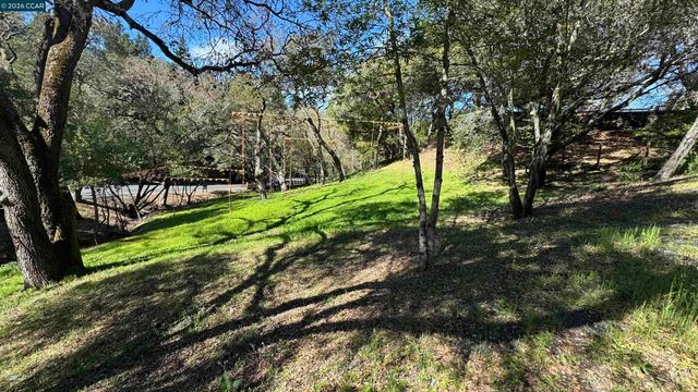 822 Acalanes Rd, Lafayette, CA 94549