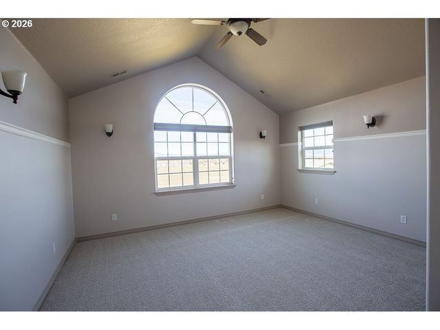 318 S 20TH St, La Grande, OR 97850