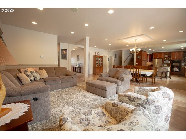 318 S 20TH St, La Grande, OR 97850