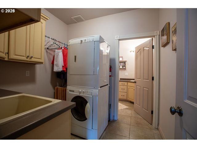 318 S 20TH St, La Grande, OR 97850