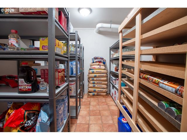 318 S 20TH St, La Grande, OR 97850