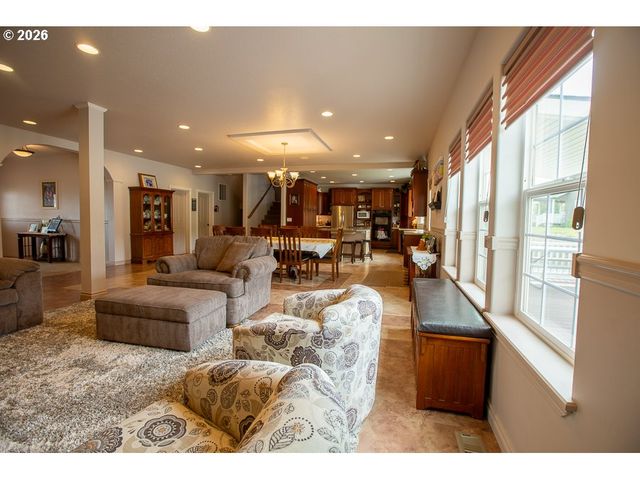 318 S 20TH St, La Grande, OR 97850