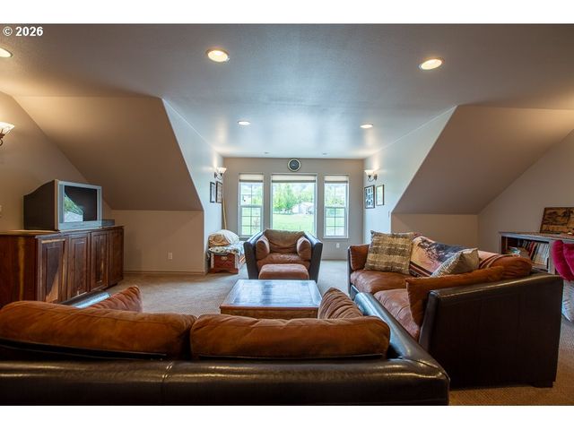 318 S 20TH St, La Grande, OR 97850