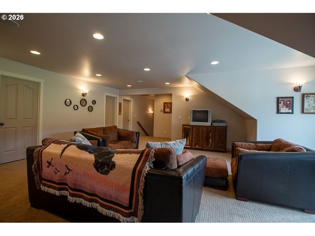 318 S 20TH St, La Grande, OR 97850