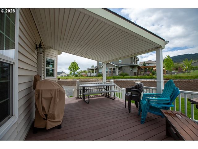 318 S 20TH St, La Grande, OR 97850