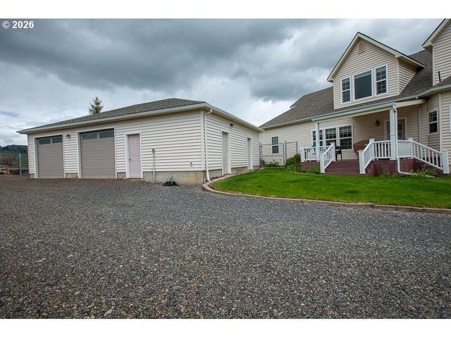 318 S 20TH St, La Grande, OR 97850