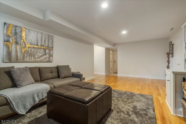 24 Lord William Penn Dr, Morris Twp., NJ 07960