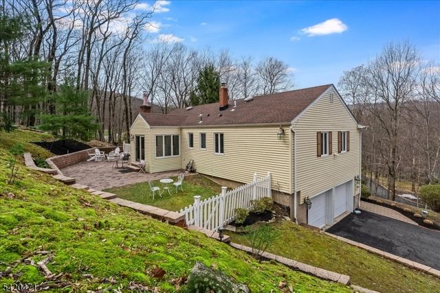24 Lord William Penn Dr, Morris Twp., NJ 07960