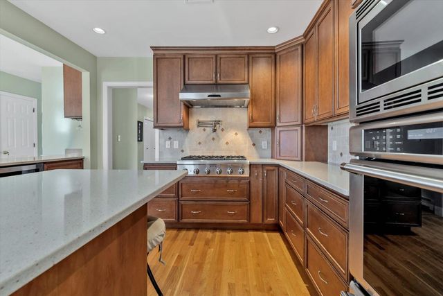 18 Gray Rocks West Road, North Falmouth, MA 02556