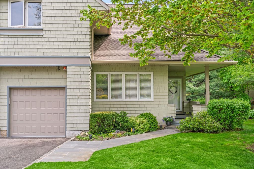 6 Insbrook Court, Huntington, NY 11743