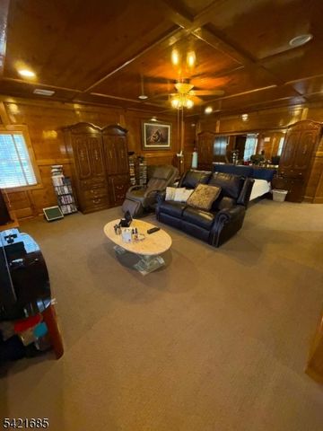 90 Emmans Rd, Roxbury Twp., NJ 07852