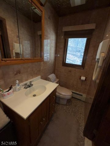 90 Emmans Rd, Roxbury Twp., NJ 07852