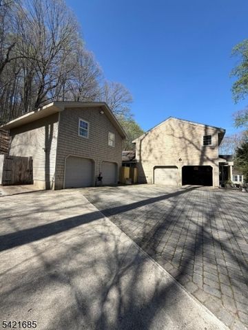 90 Emmans Rd, Roxbury Twp., NJ 07852