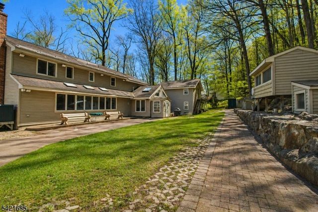 90 Emmans Rd, Roxbury Twp., NJ 07852