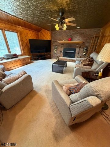 90 Emmans Rd, Roxbury Twp., NJ 07852