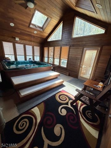 90 Emmans Rd, Roxbury Twp., NJ 07852