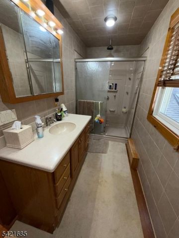 90 Emmans Rd, Roxbury Twp., NJ 07852