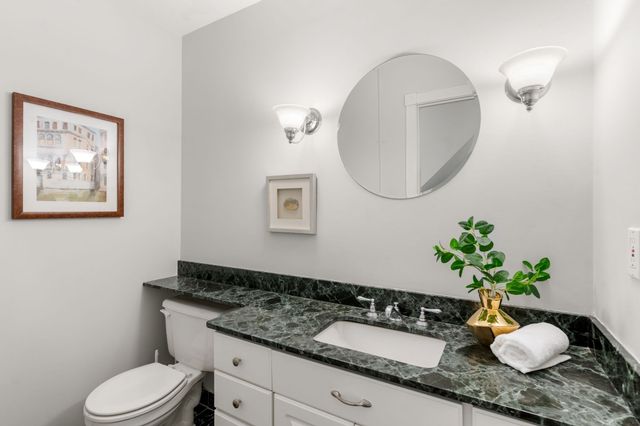 85 Dartmouth St PH, Boston, MA 02116