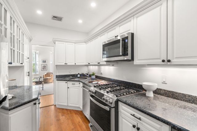 85 Dartmouth St PH, Boston, MA 02116