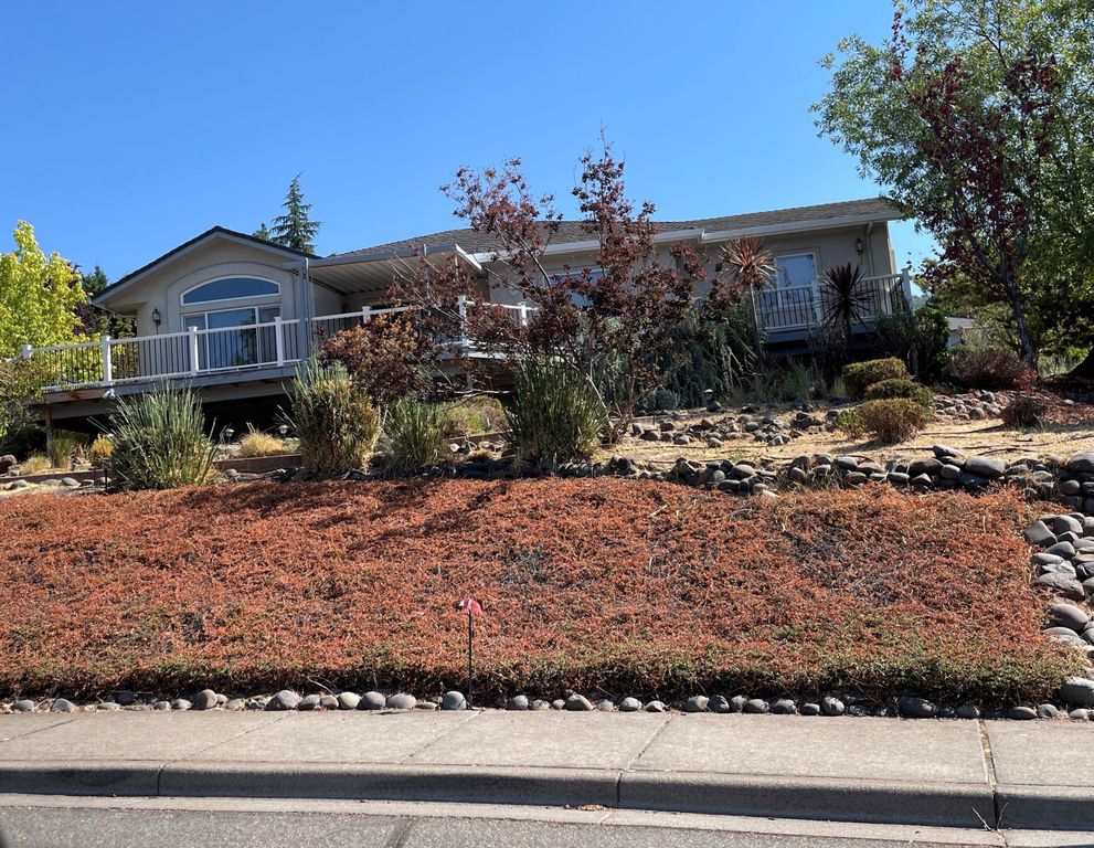 1533 Upland Place, Medford, OR 97504