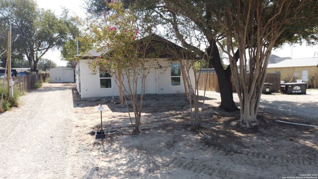 3274 N IH 35, Natalia, TX 78059