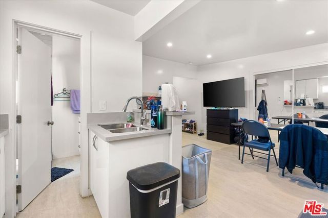 9910 S Village Drive, Inglewood, CA 90305