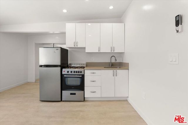 9910 S Village Drive, Inglewood, CA 90305