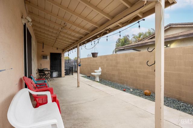 1913 Ming Avenue, Bakersfield, CA 93304