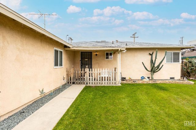 1913 Ming Avenue, Bakersfield, CA 93304