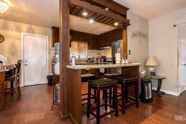 1913 Ming Avenue, Bakersfield, CA 93304