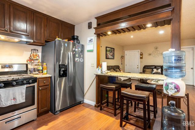 1913 Ming Avenue, Bakersfield, CA 93304