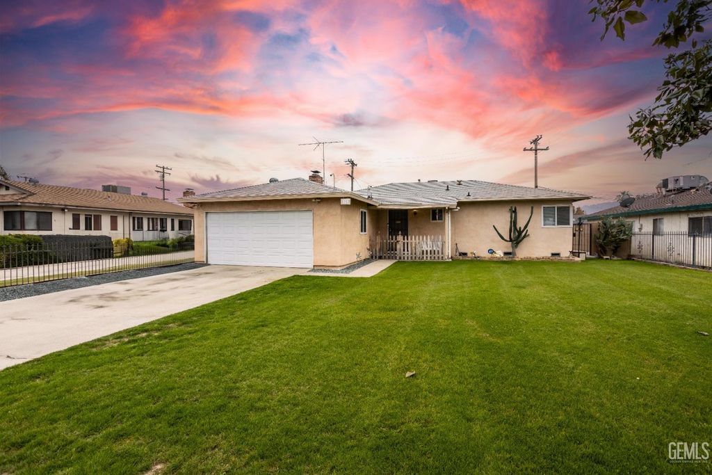 1913 Ming Avenue, Bakersfield, CA 93304