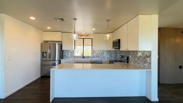 1750 W Pearce Road, Phoenix, AZ 85041