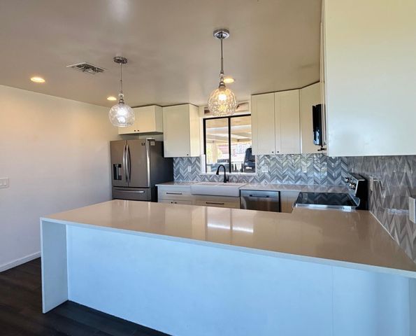 1750 W Pearce Road, Phoenix, AZ 85041
